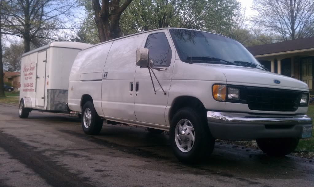vantrailerrightfronmt.jpg