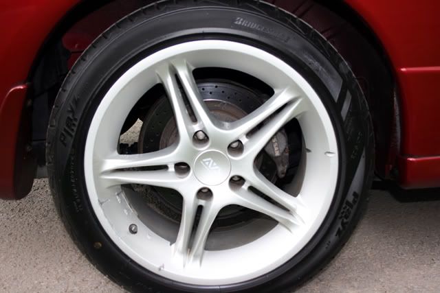http://i689.photobucket.com/albums/vv260/rightdrive/gtr17.jpg